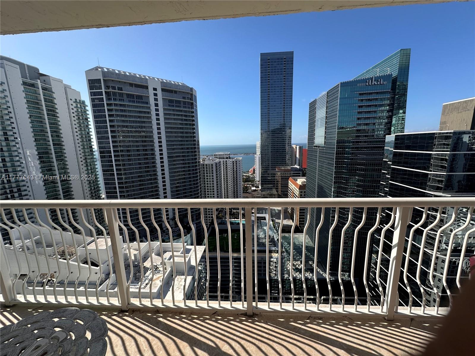 1200 Brickell Bay Dr 3921, Miami, Broward County, Florida - 1 Bedrooms  
1 Bathrooms - 