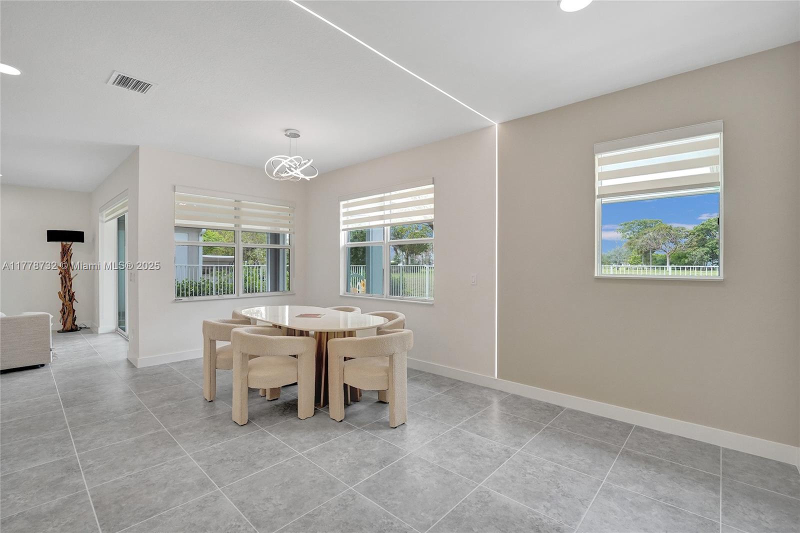 HILLCREST COUNTRY CLUB SO - Residential