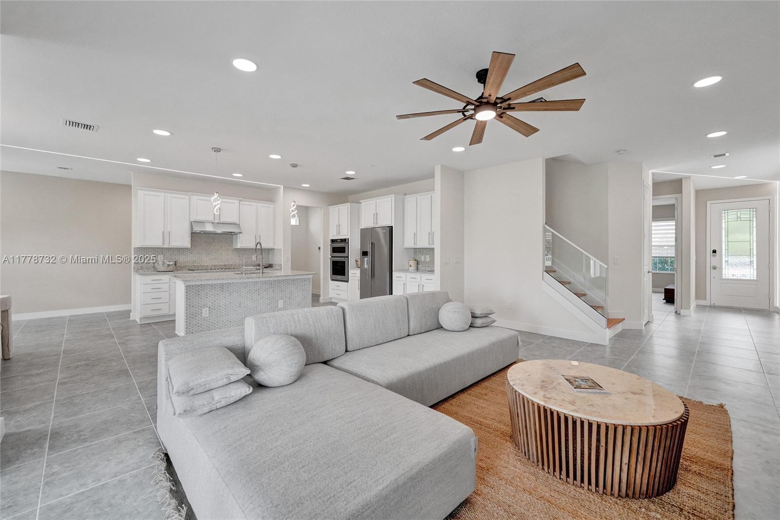 HILLCREST COUNTRY CLUB SO - Residential