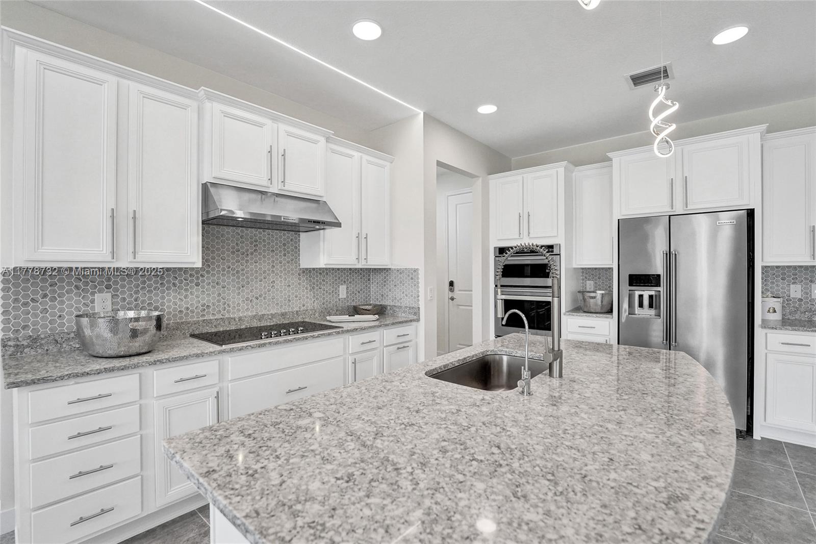 HILLCREST COUNTRY CLUB SO - Residential