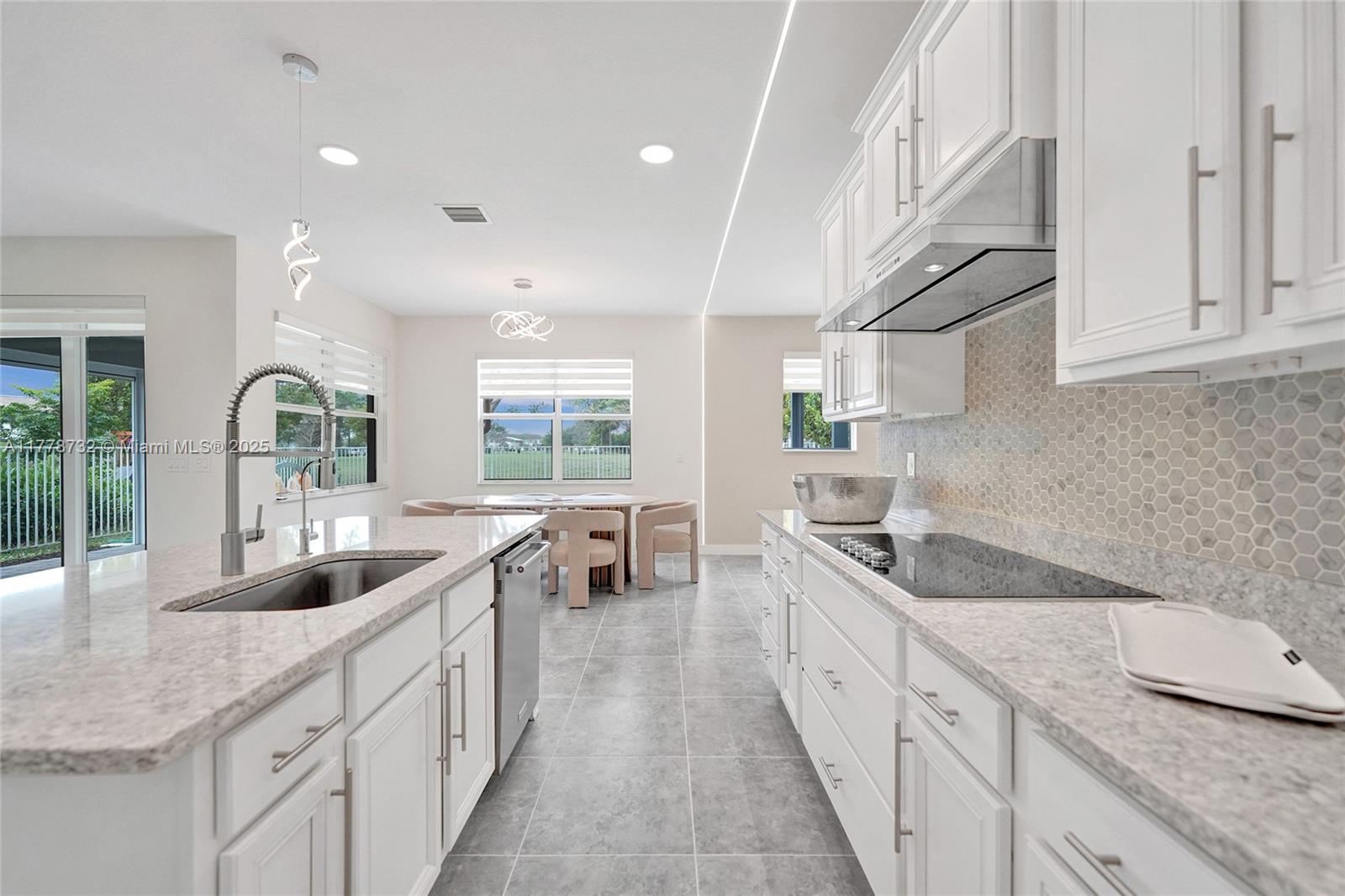 HILLCREST COUNTRY CLUB SO - Residential