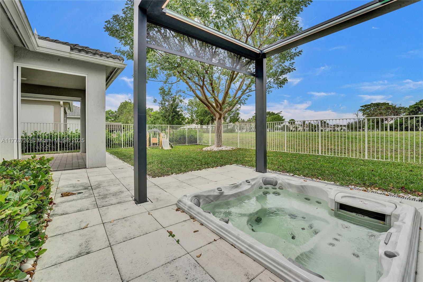 HILLCREST COUNTRY CLUB SO - Residential