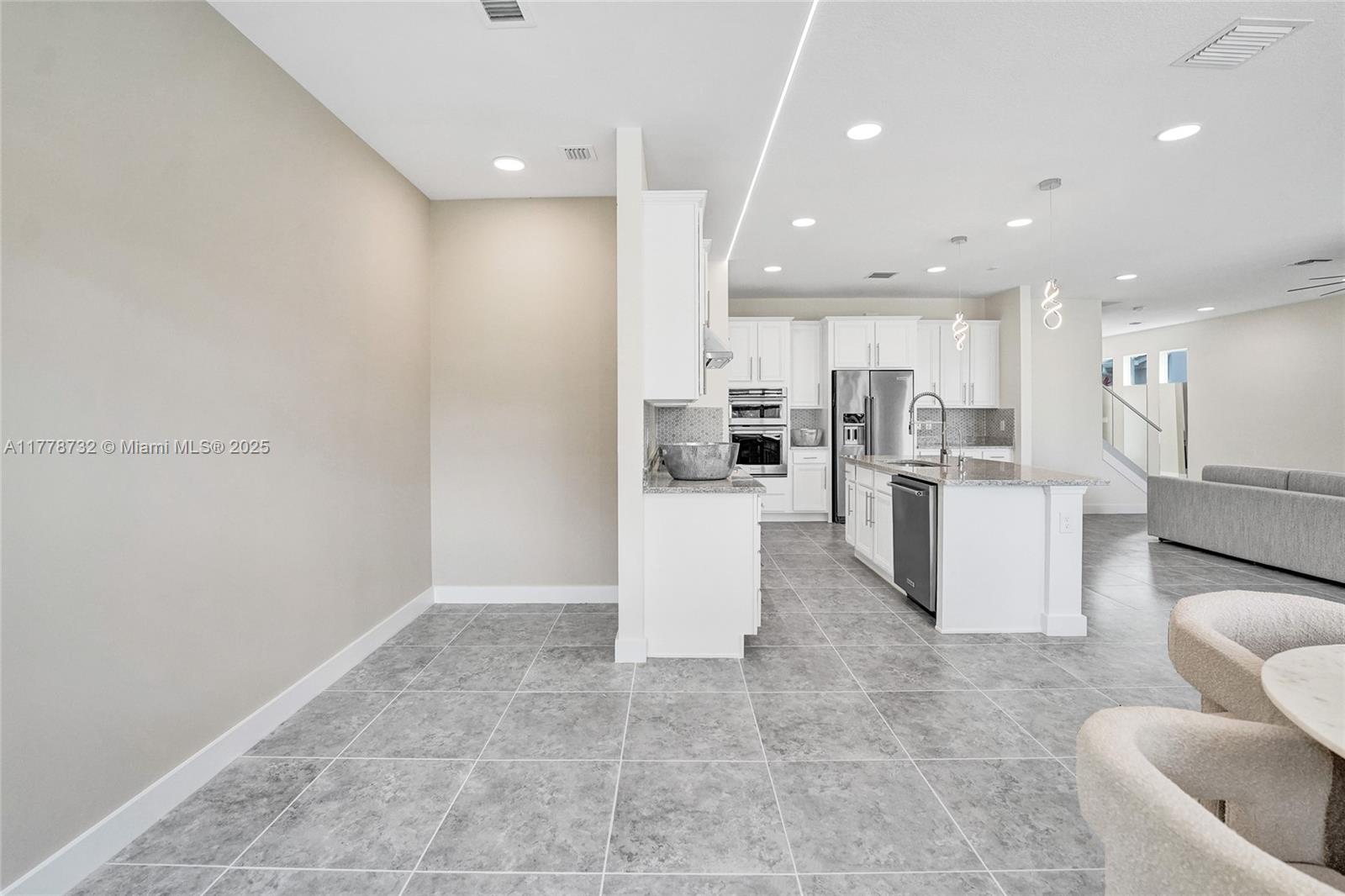 HILLCREST COUNTRY CLUB SO - Residential