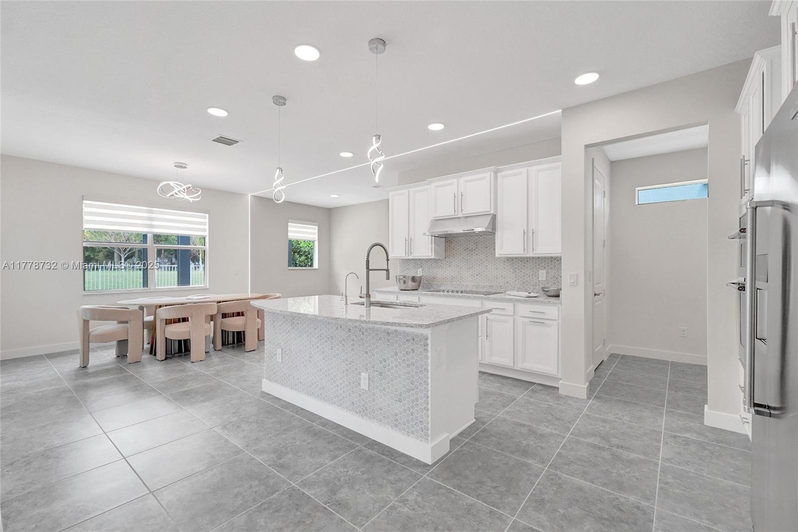 HILLCREST COUNTRY CLUB SO - Residential