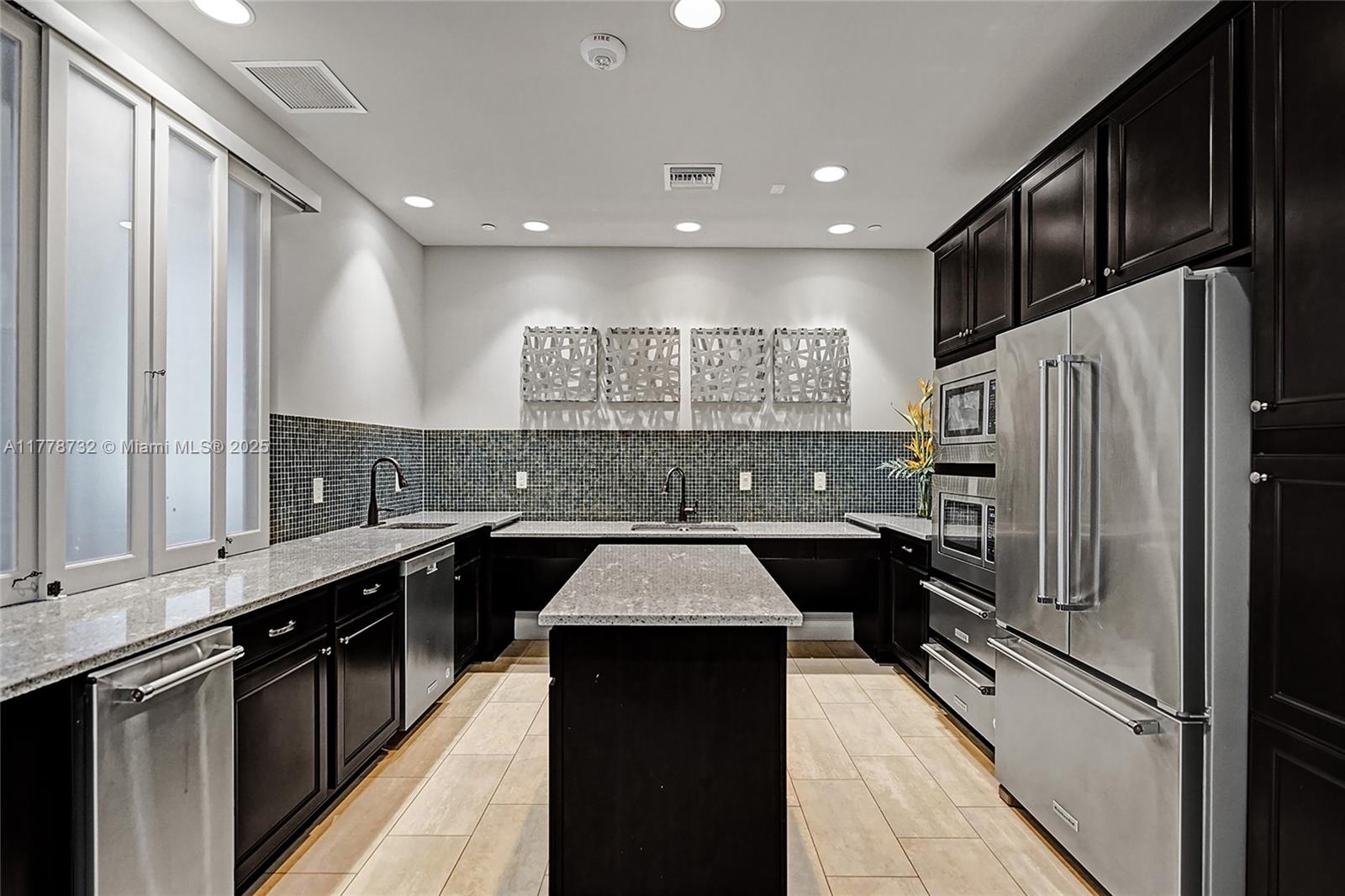 HILLCREST COUNTRY CLUB SO - Residential