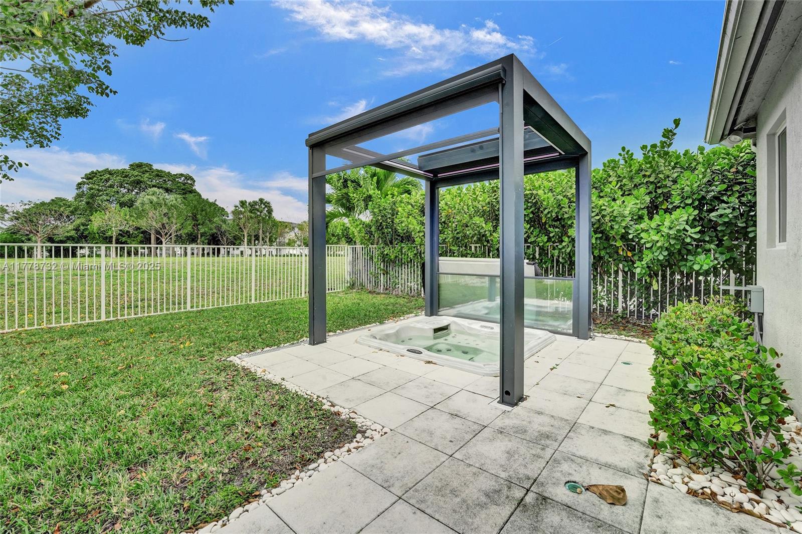 HILLCREST COUNTRY CLUB SO - Residential