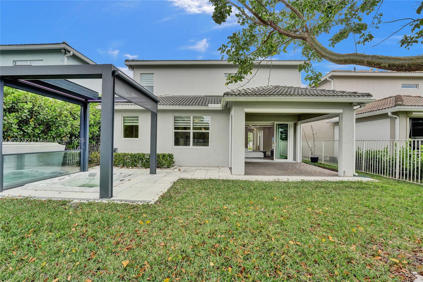 HILLCREST COUNTRY CLUB SO - Residential