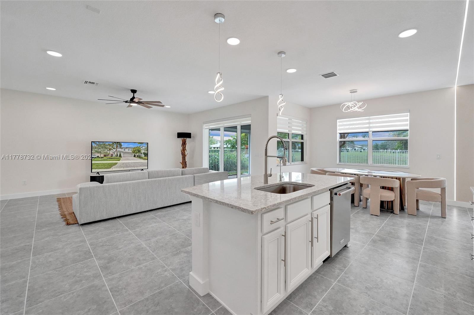 HILLCREST COUNTRY CLUB SO - Residential