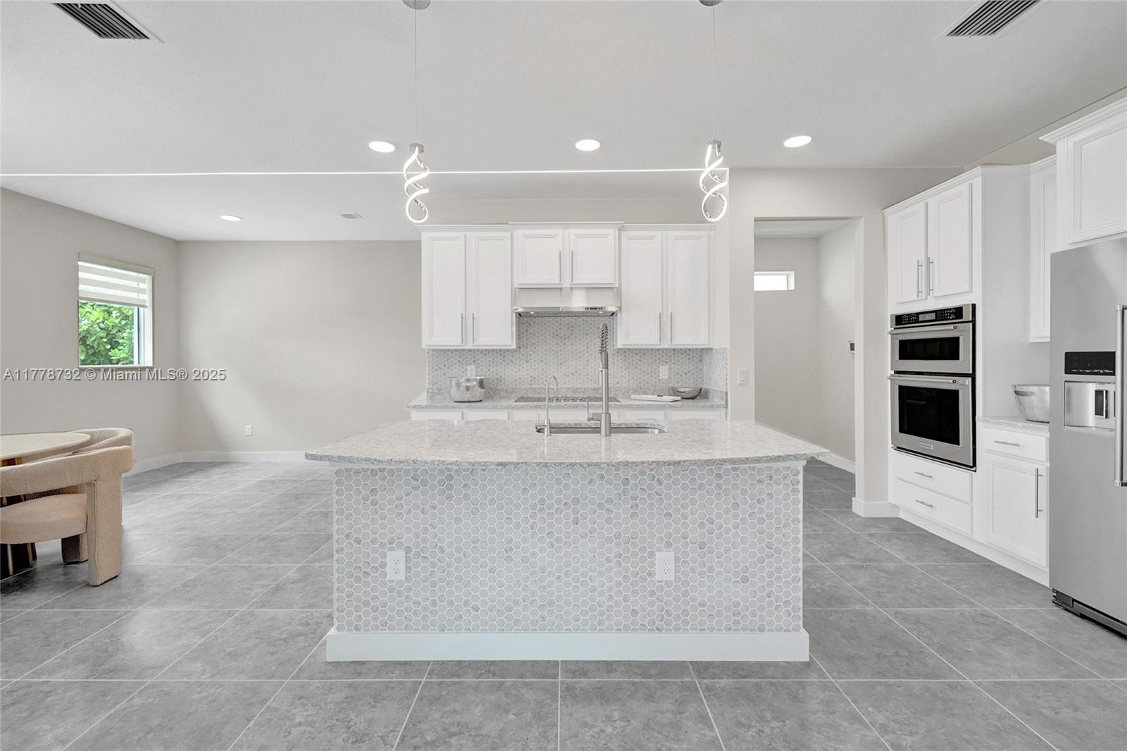 HILLCREST COUNTRY CLUB SO - Residential