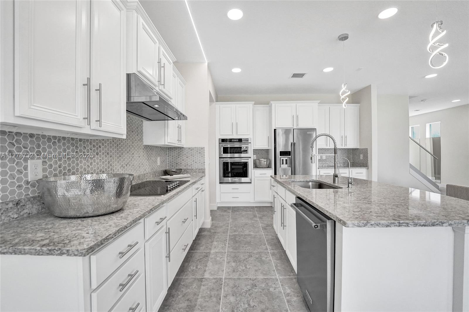 HILLCREST COUNTRY CLUB SO - Residential