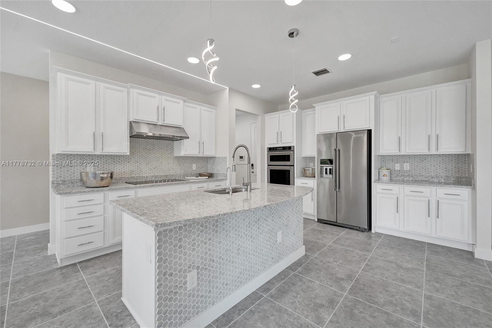 HILLCREST COUNTRY CLUB SO - Residential