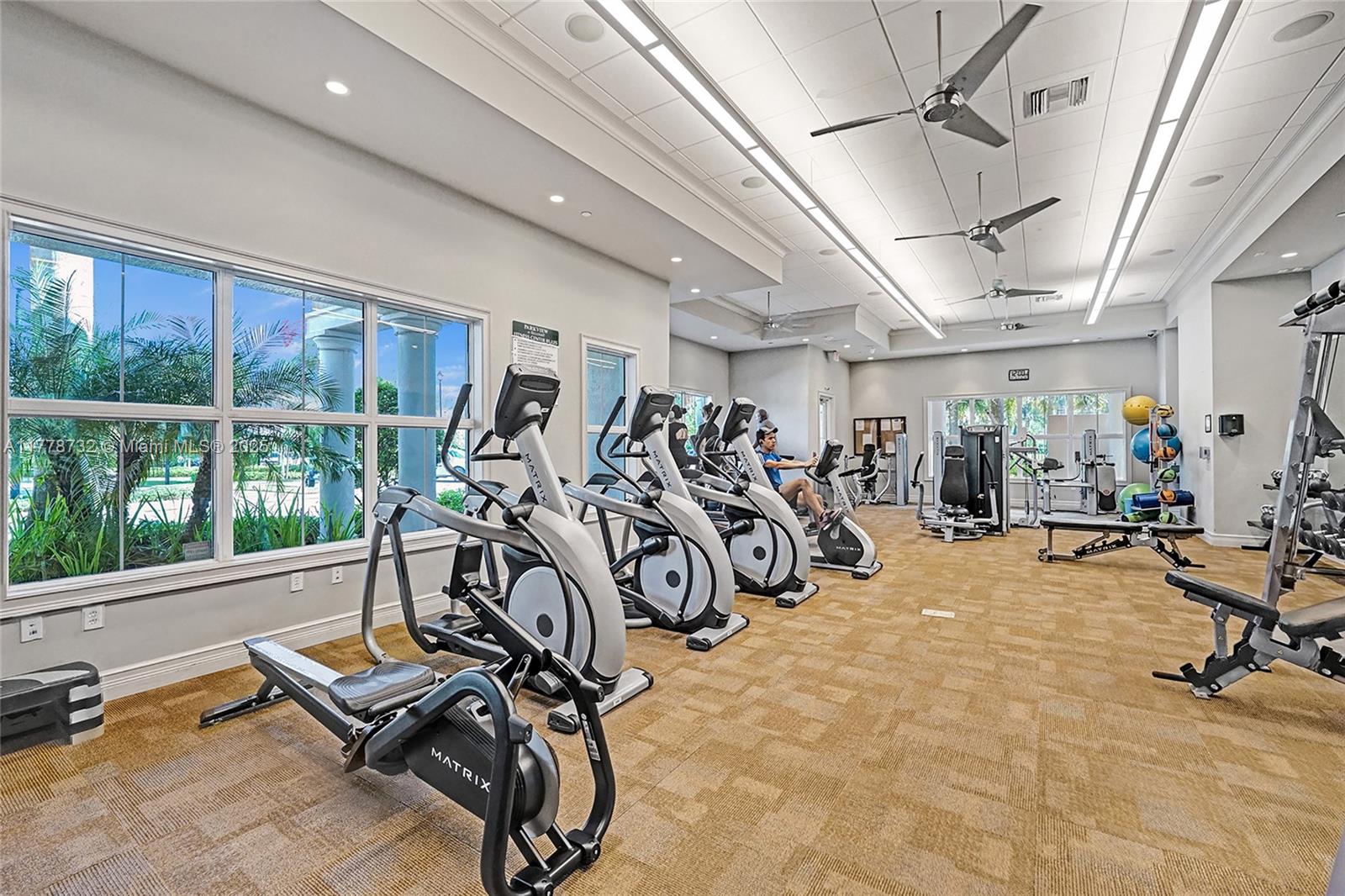 HILLCREST COUNTRY CLUB SO - Residential