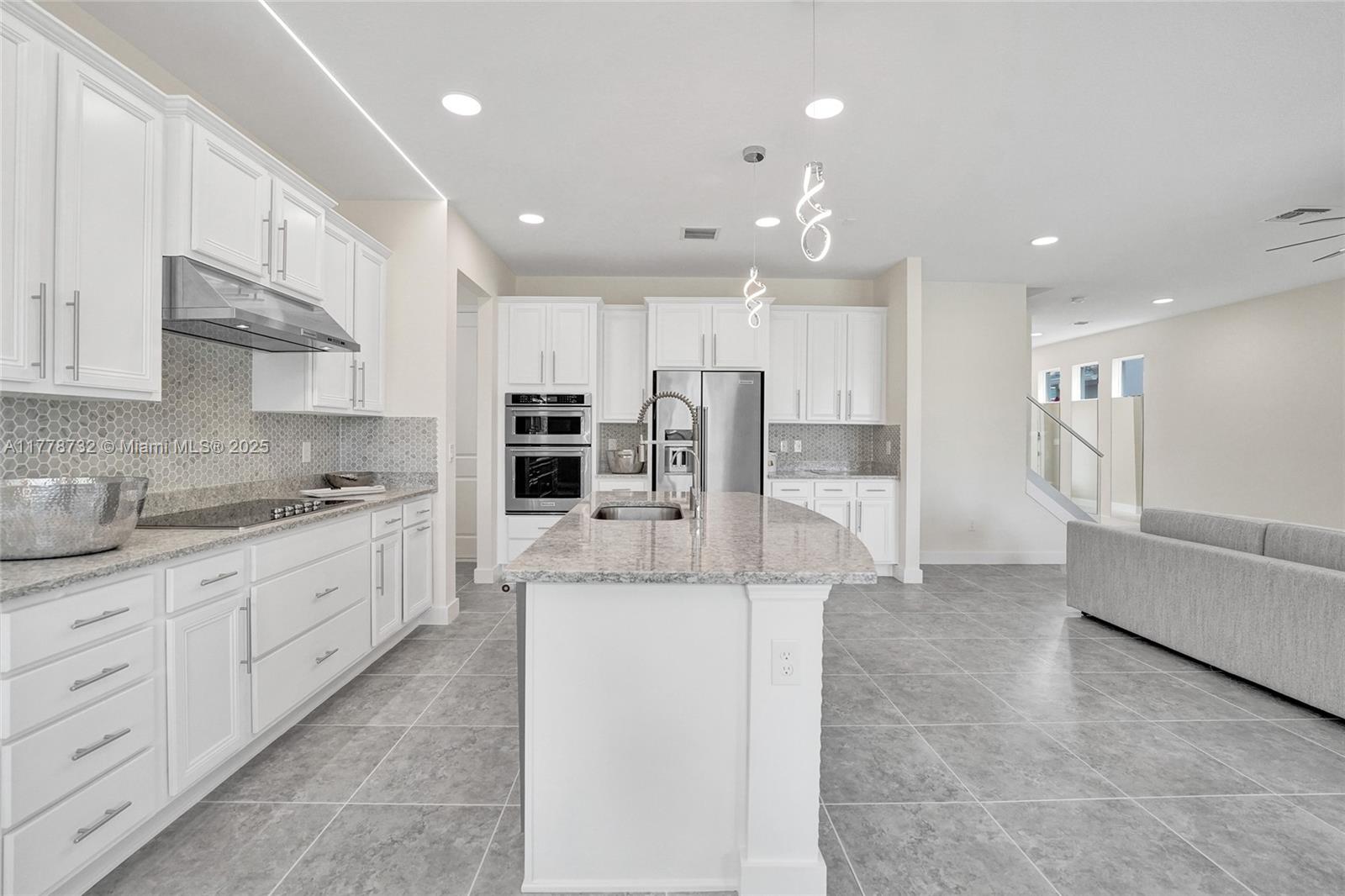 HILLCREST COUNTRY CLUB SO - Residential