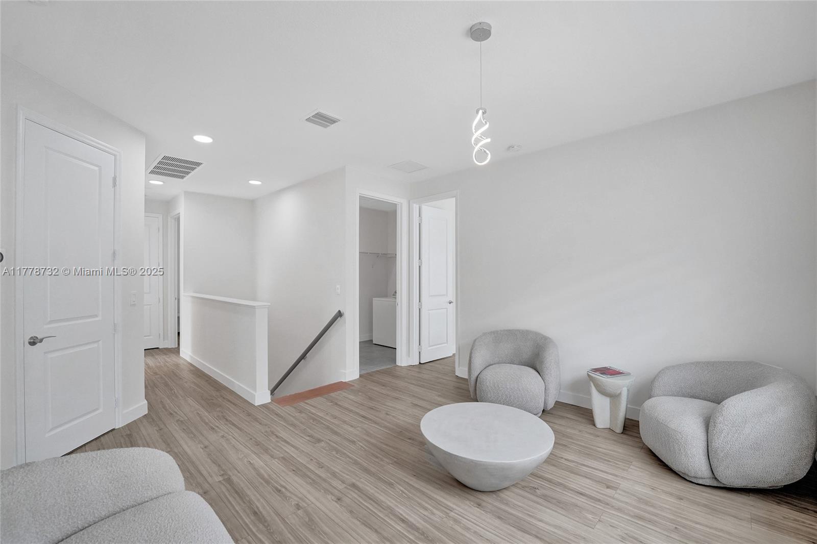 HILLCREST COUNTRY CLUB SO - Residential