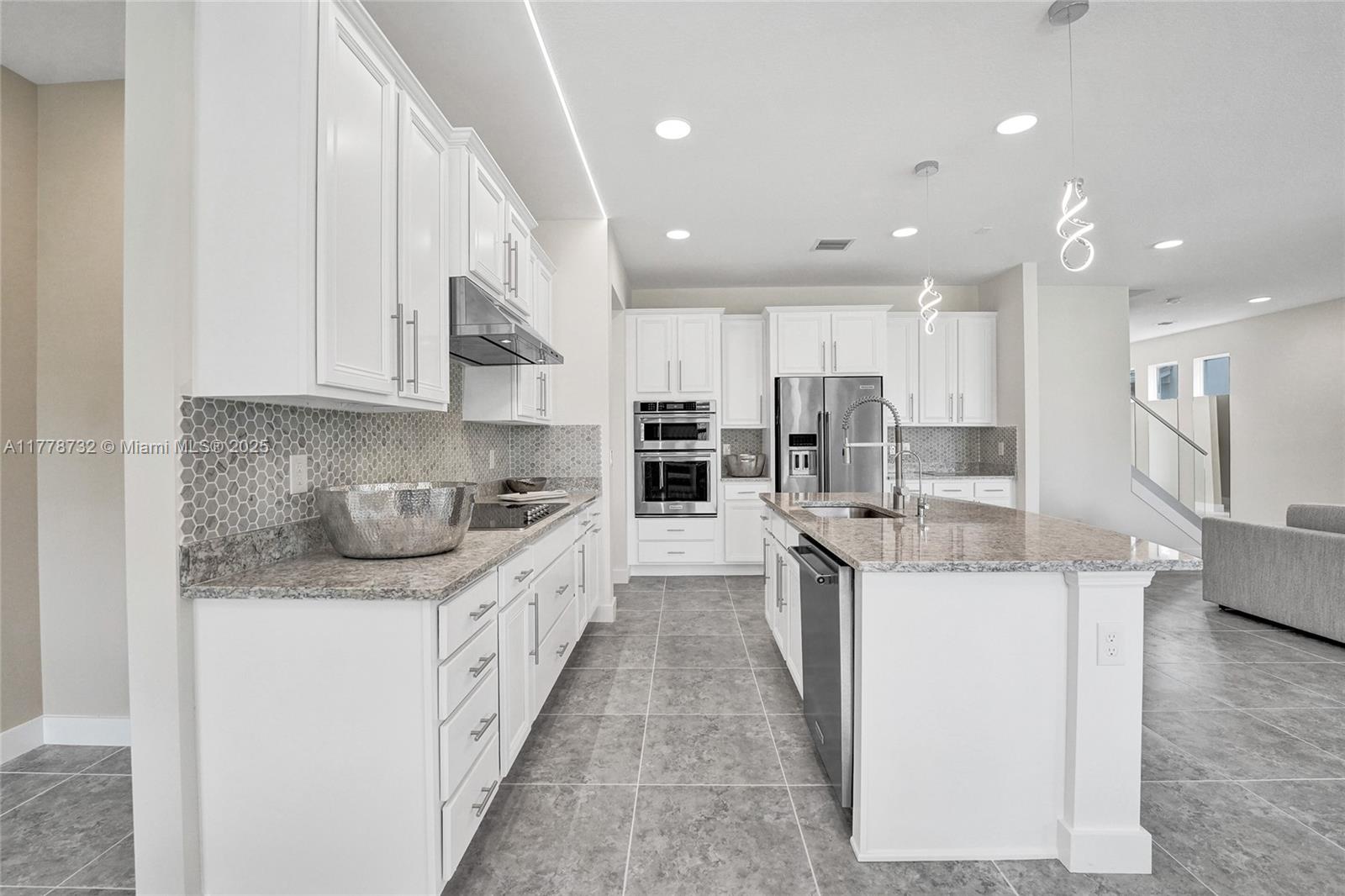 HILLCREST COUNTRY CLUB SO - Residential