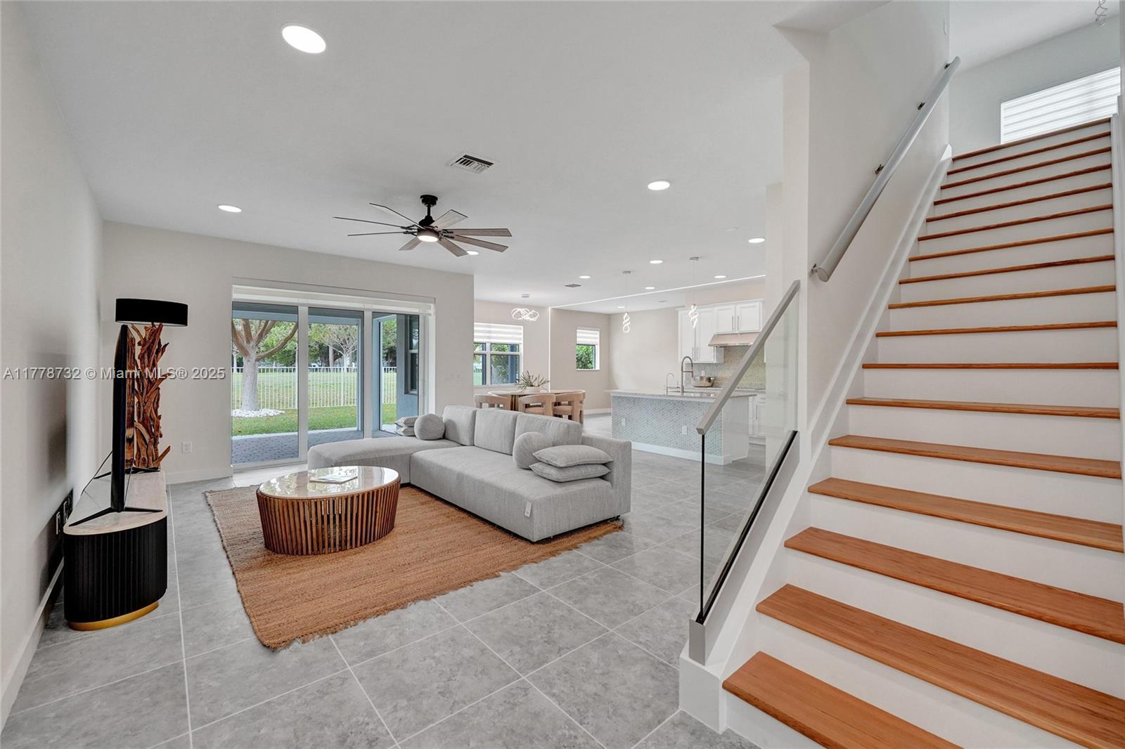 HILLCREST COUNTRY CLUB SO - Residential