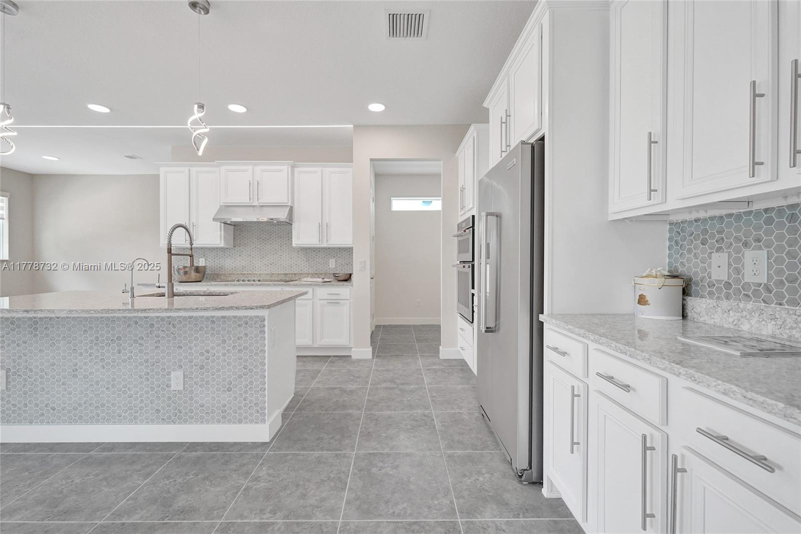 HILLCREST COUNTRY CLUB SO - Residential