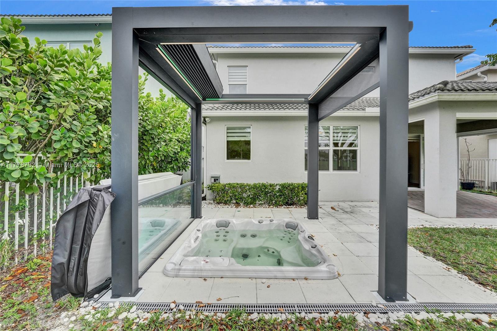 HILLCREST COUNTRY CLUB SO - Residential