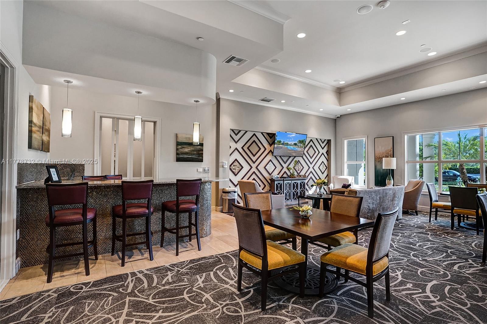 HILLCREST COUNTRY CLUB SO - Residential