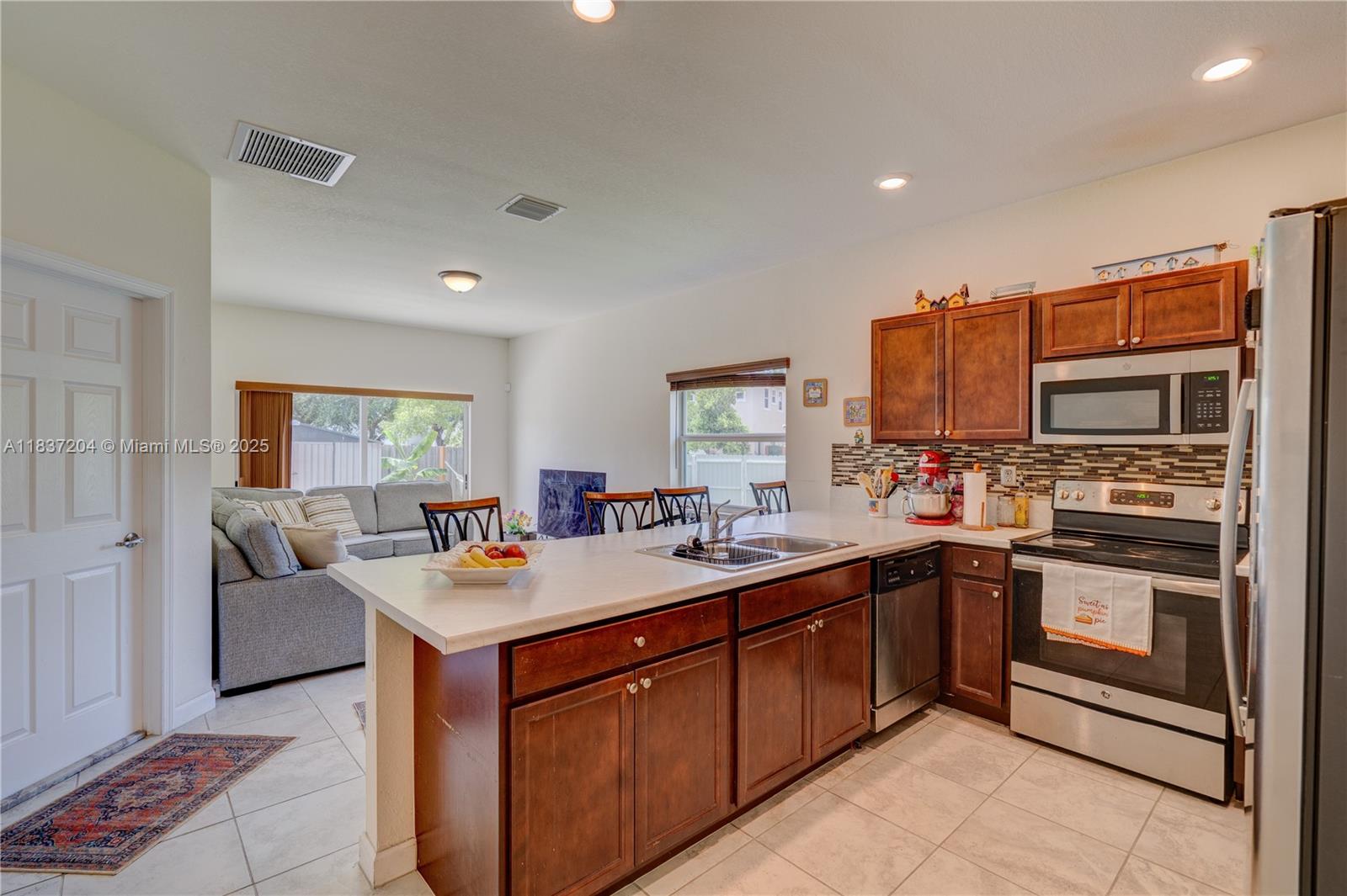 289 SE 31st Ave, Homestead, FL, 33033/$509,000 3 289 SE 31st Ave