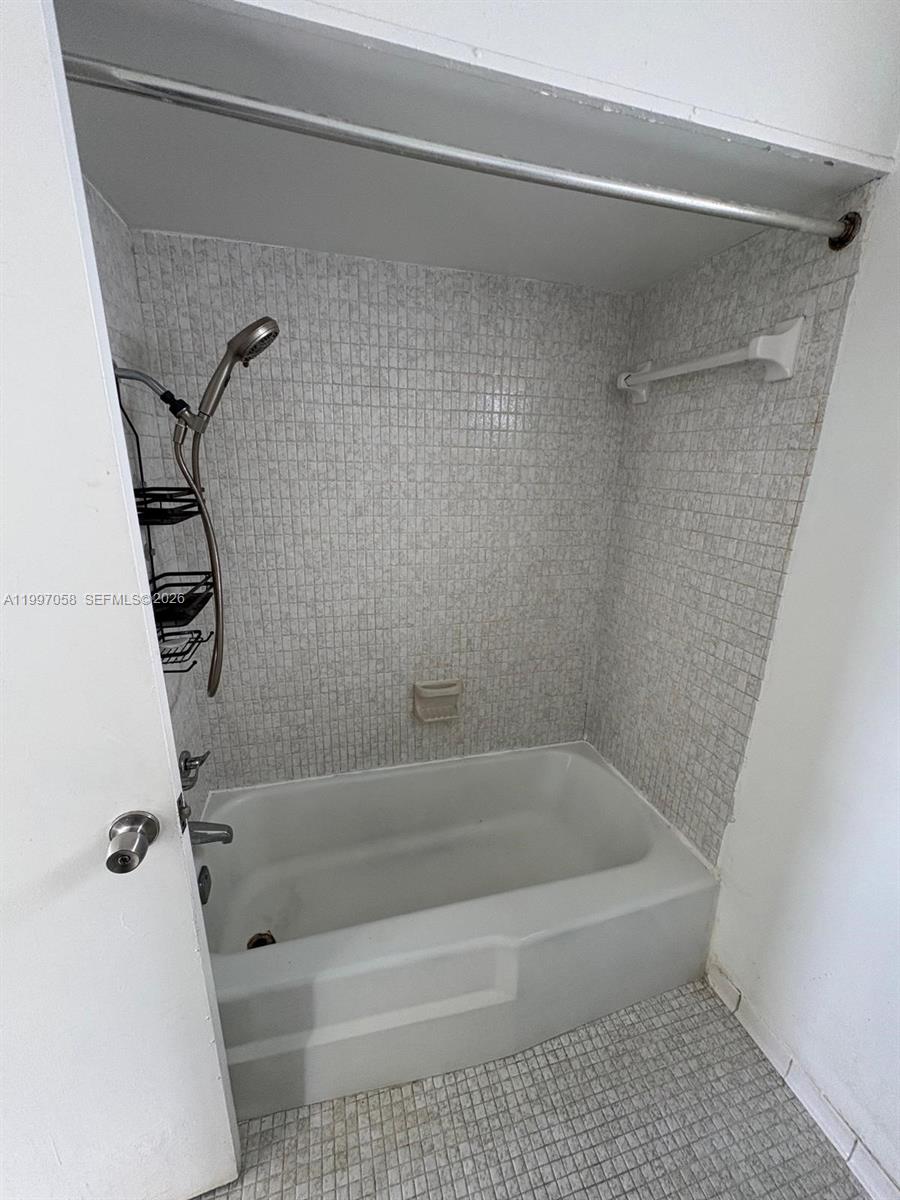 MIAMI GARDENS ESTATES - Residential Lease