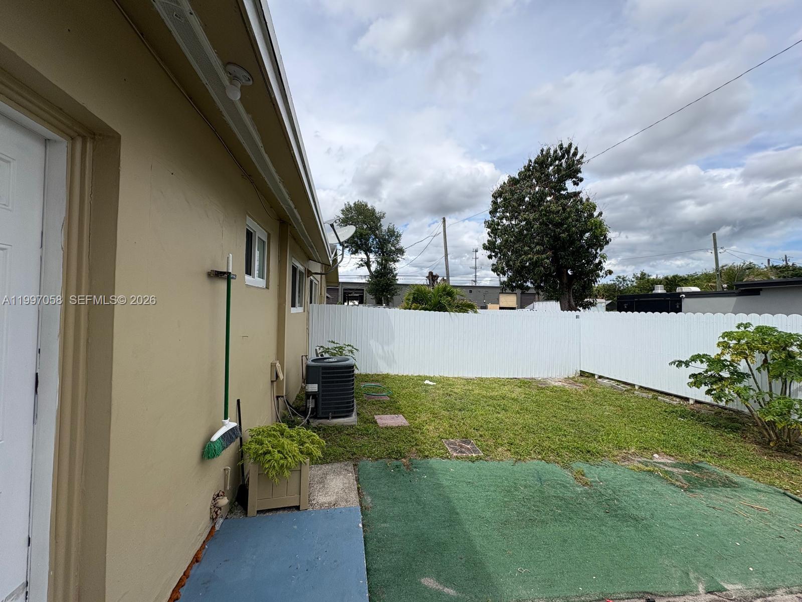 MIAMI GARDENS ESTATES - Residential Lease