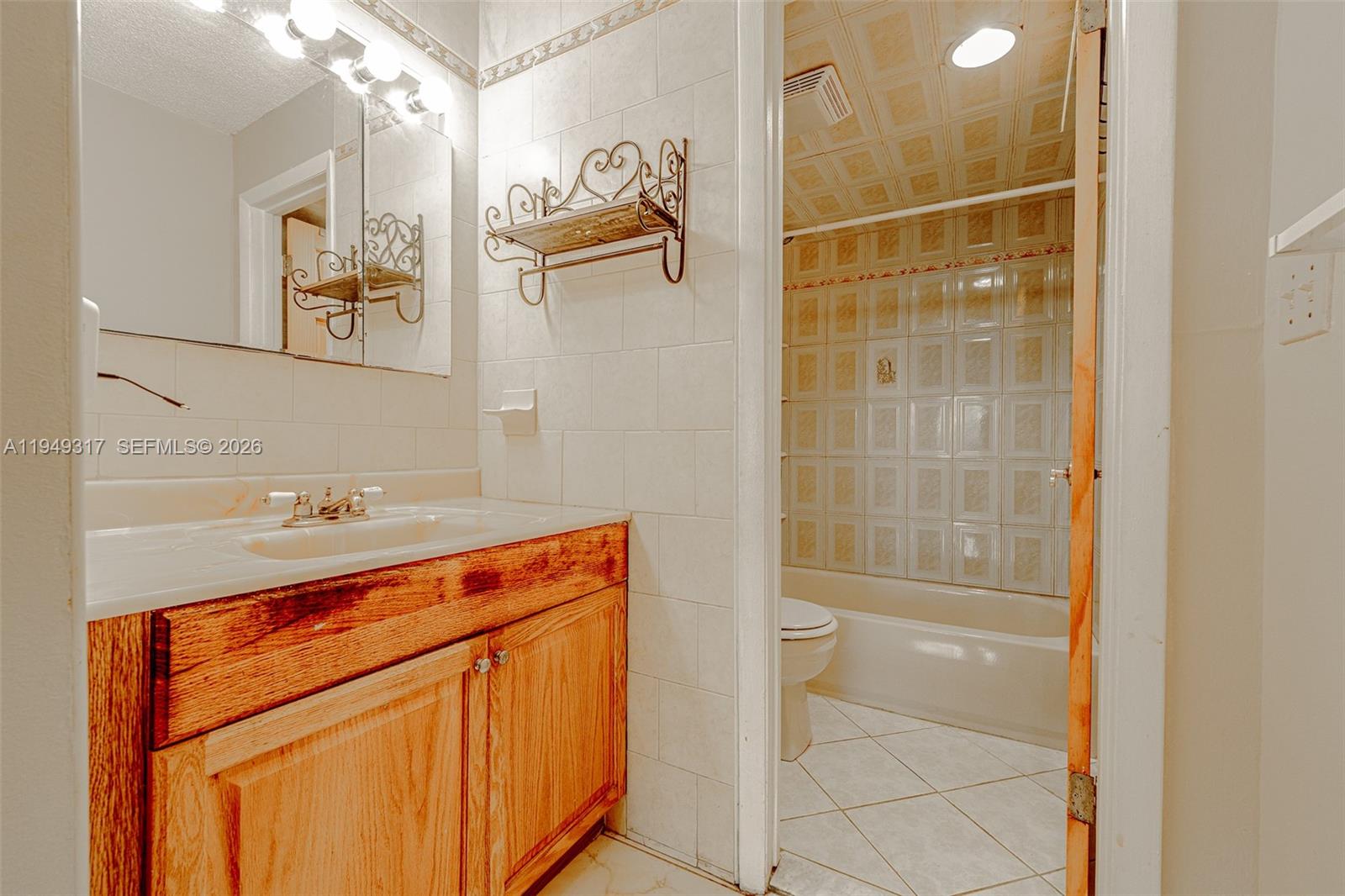 MARBELLA TOWER CONDO - Residential