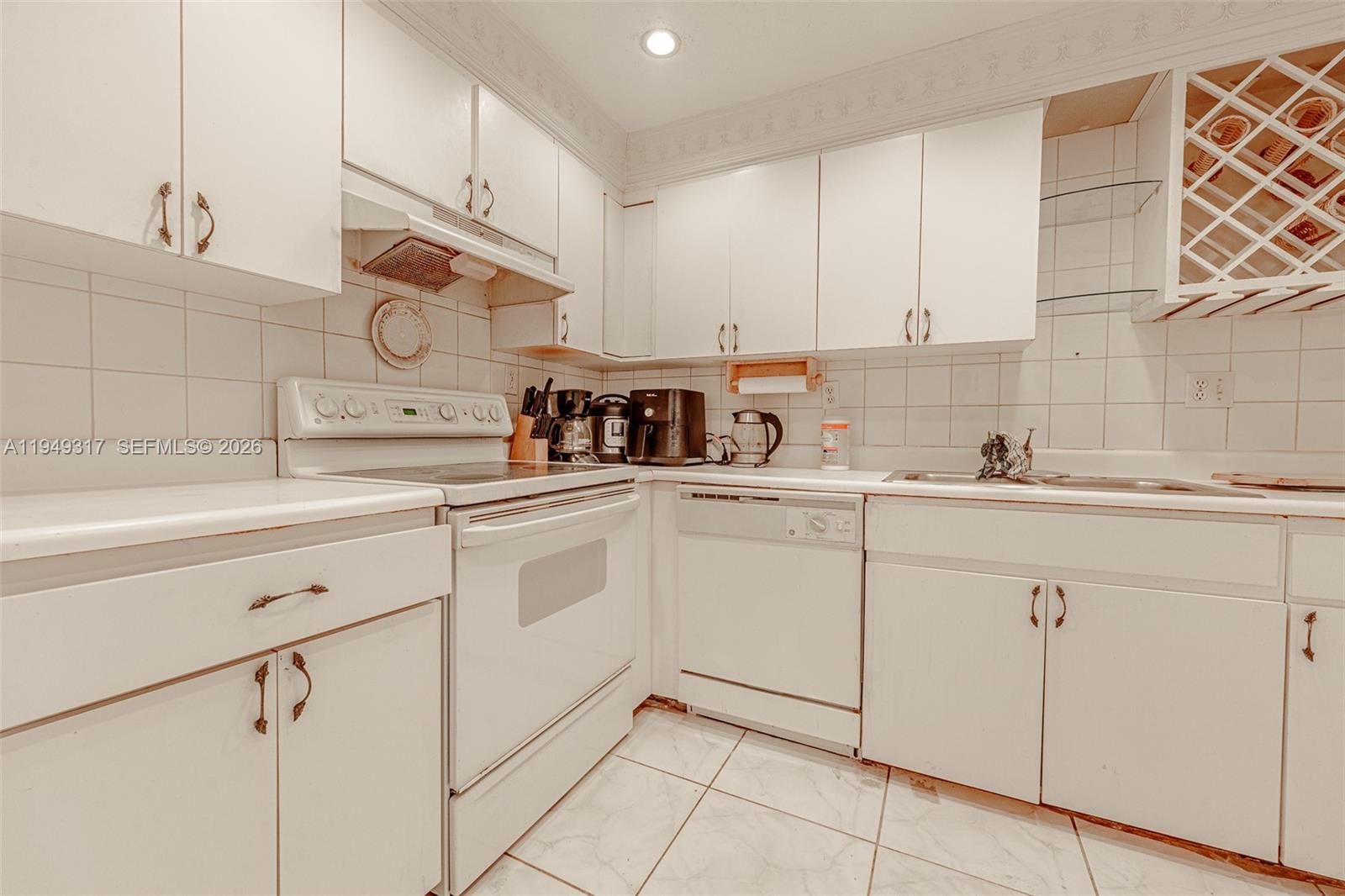 MARBELLA TOWER CONDO - Residential