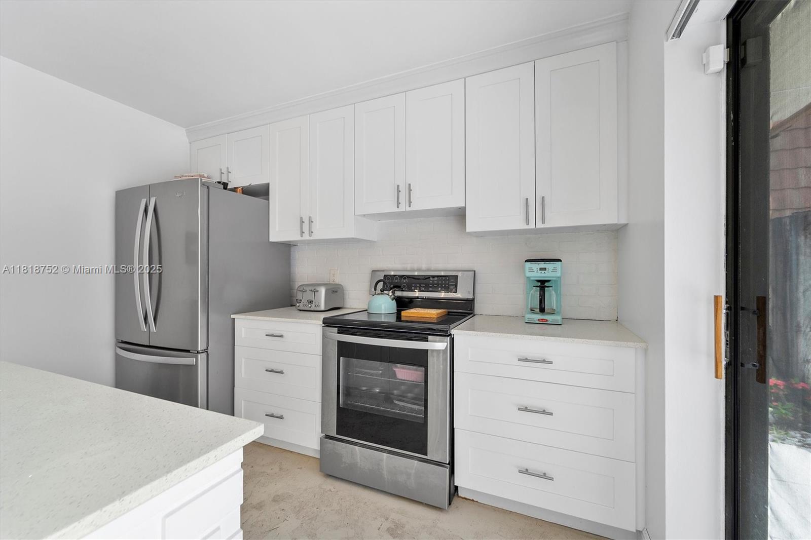 WATERSIDE LUXURY TOWNHOME - Residential