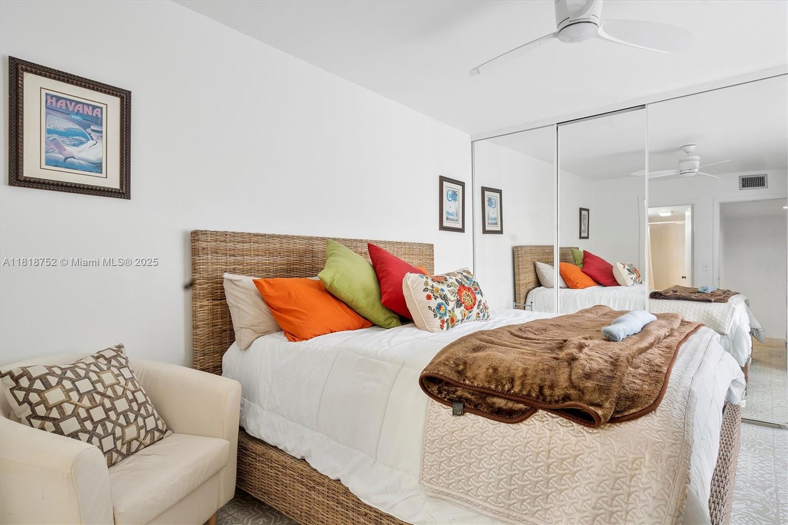 WATERSIDE LUXURY TOWNHOME - Residential