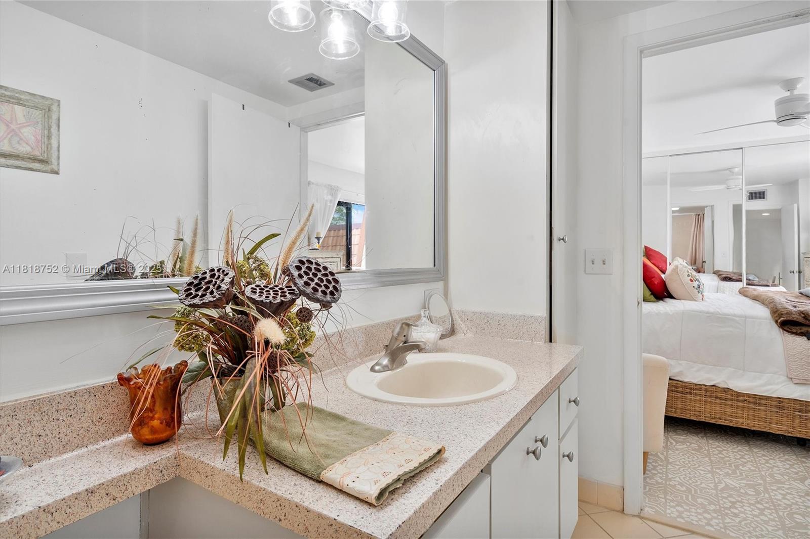 WATERSIDE LUXURY TOWNHOME - Residential