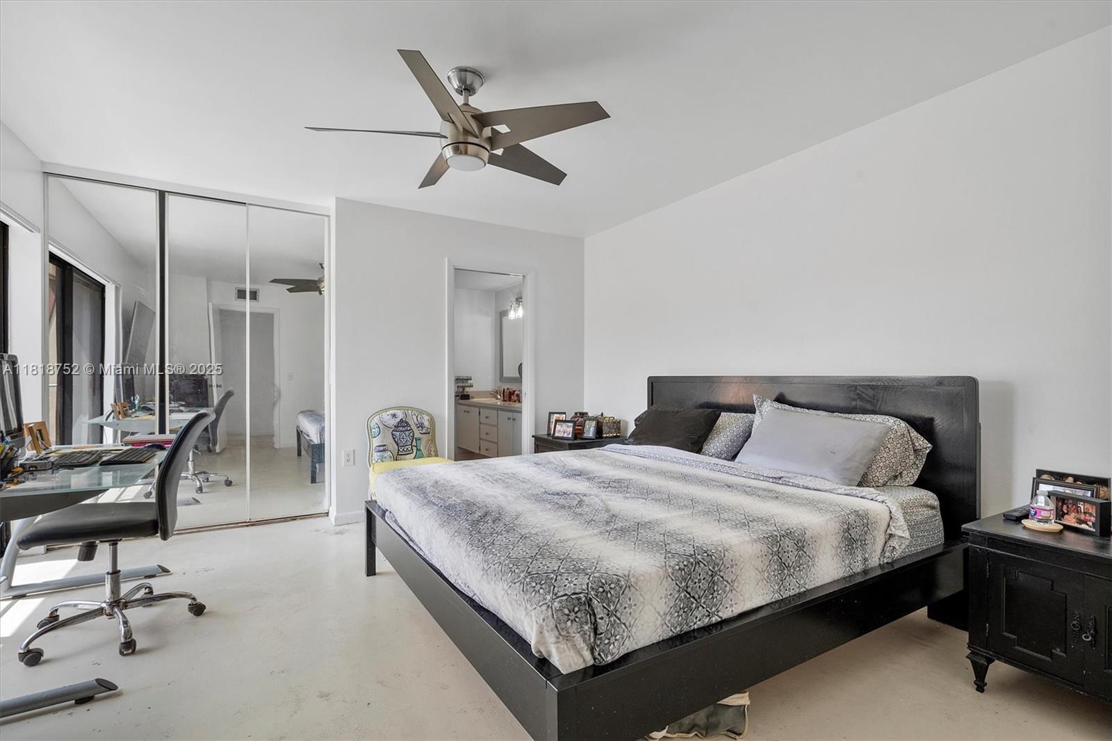 WATERSIDE LUXURY TOWNHOME - Residential