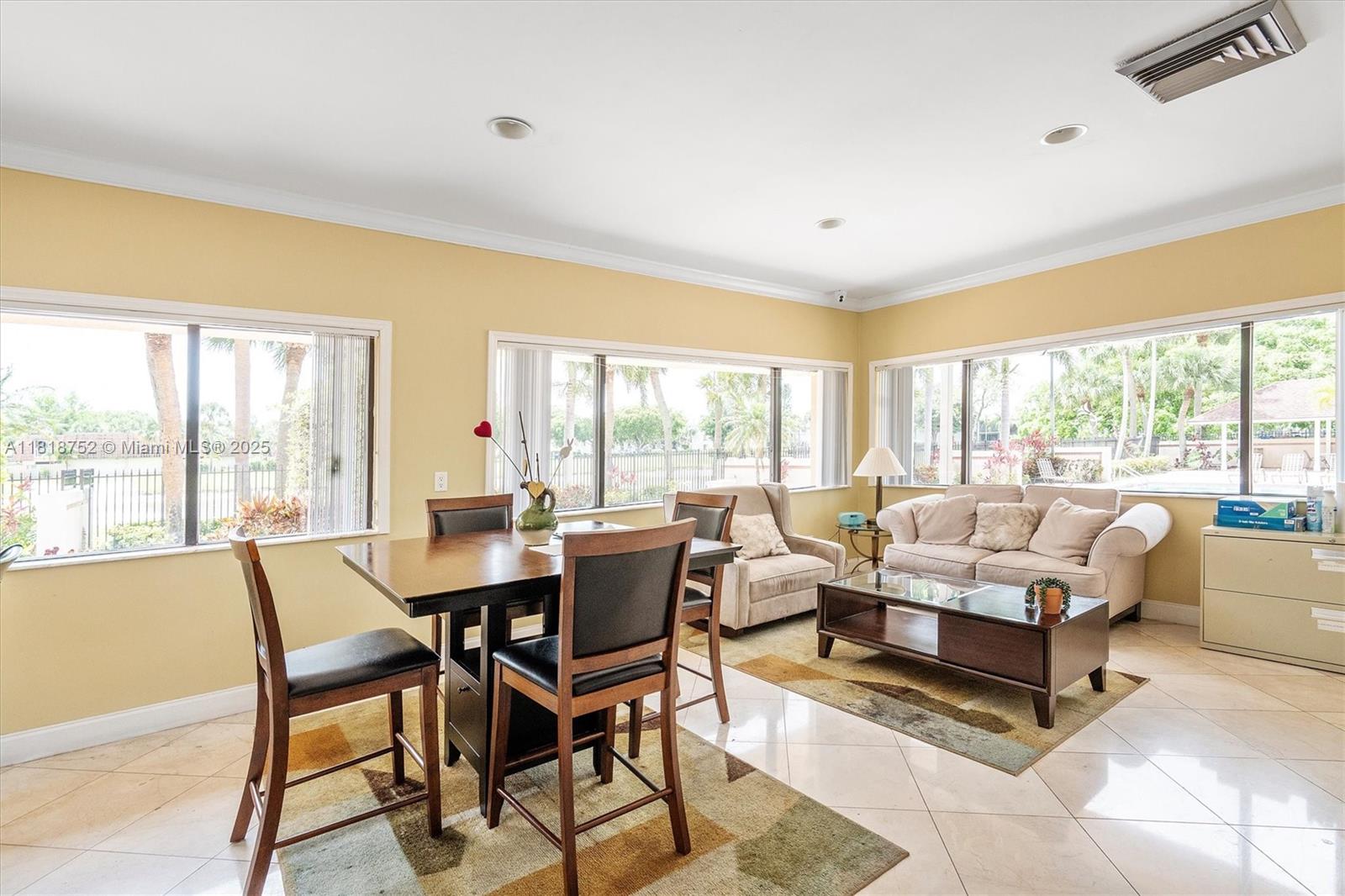 WATERSIDE LUXURY TOWNHOME - Residential