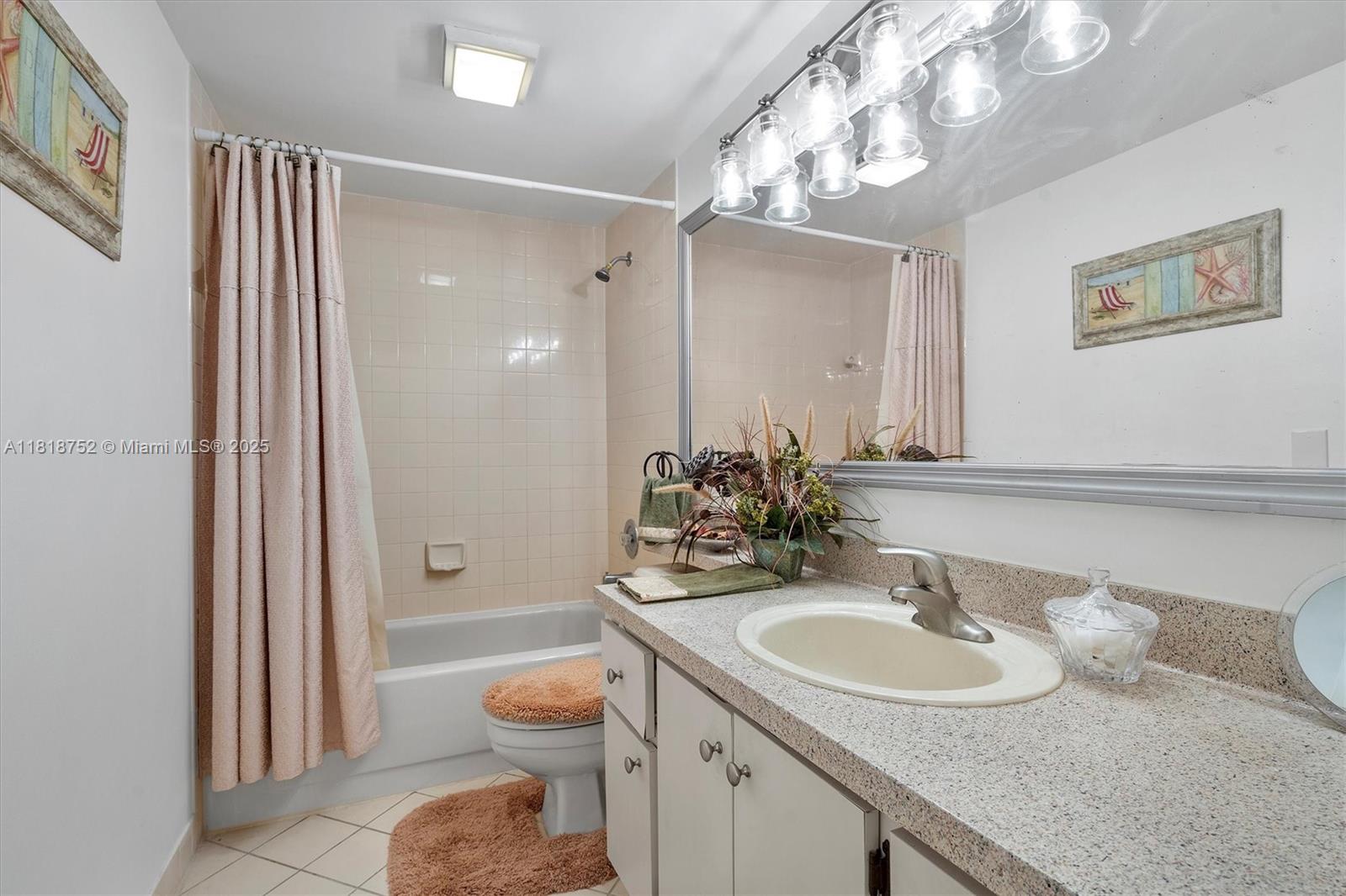 WATERSIDE LUXURY TOWNHOME - Residential