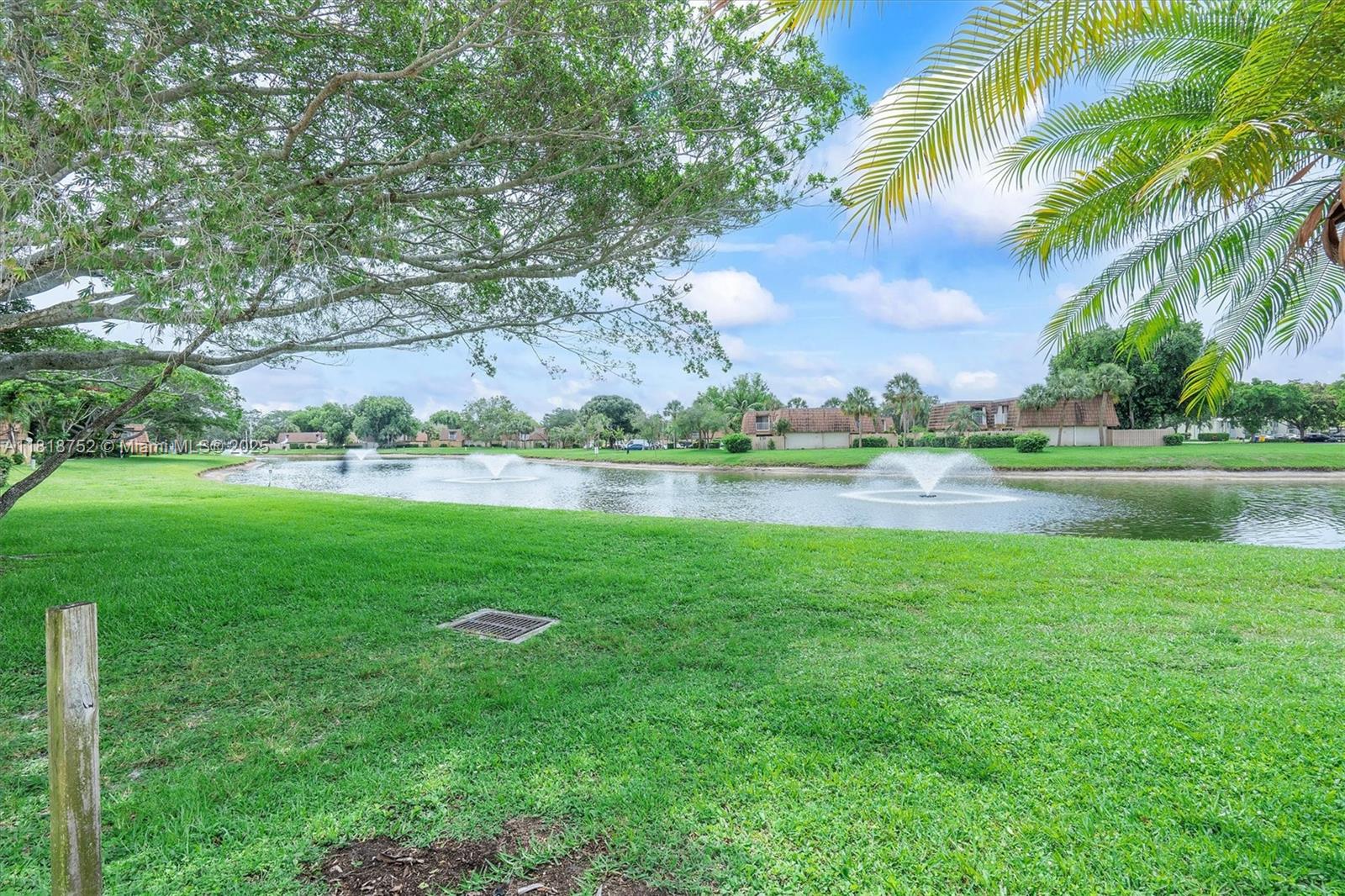 WATERSIDE LUXURY TOWNHOME - Residential
