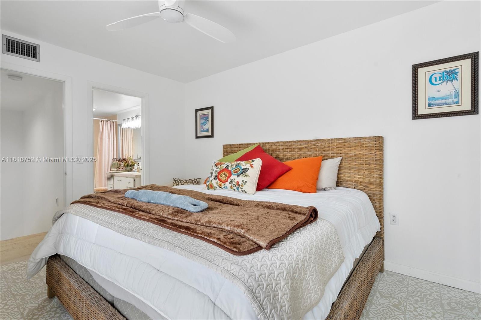 WATERSIDE LUXURY TOWNHOME - Residential