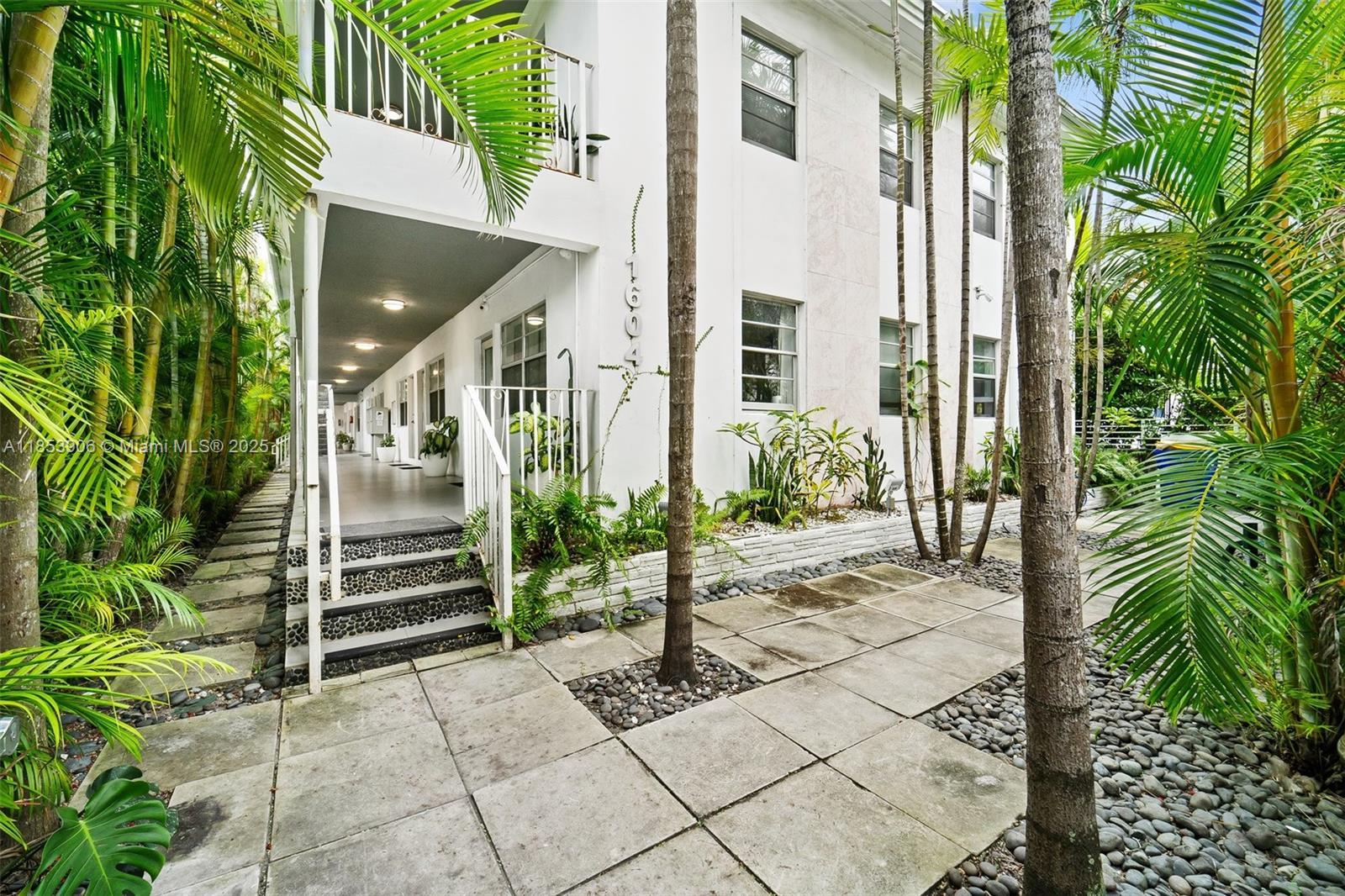1604 Drexel Ave 203