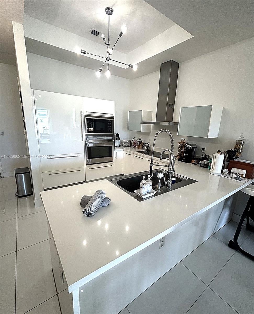 250 Sunny Isles Blvd TH-407