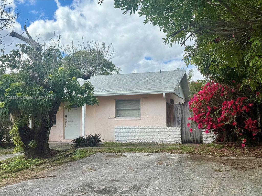 Photo of 3319-3321 Grove Rd, Boynton Beach, FL 33435 (MLS # A11728585)