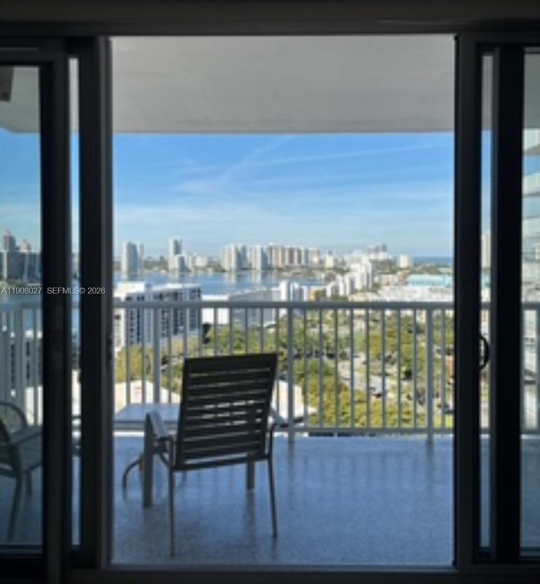 WINSTON TOWERS 400 CONDO - Residential