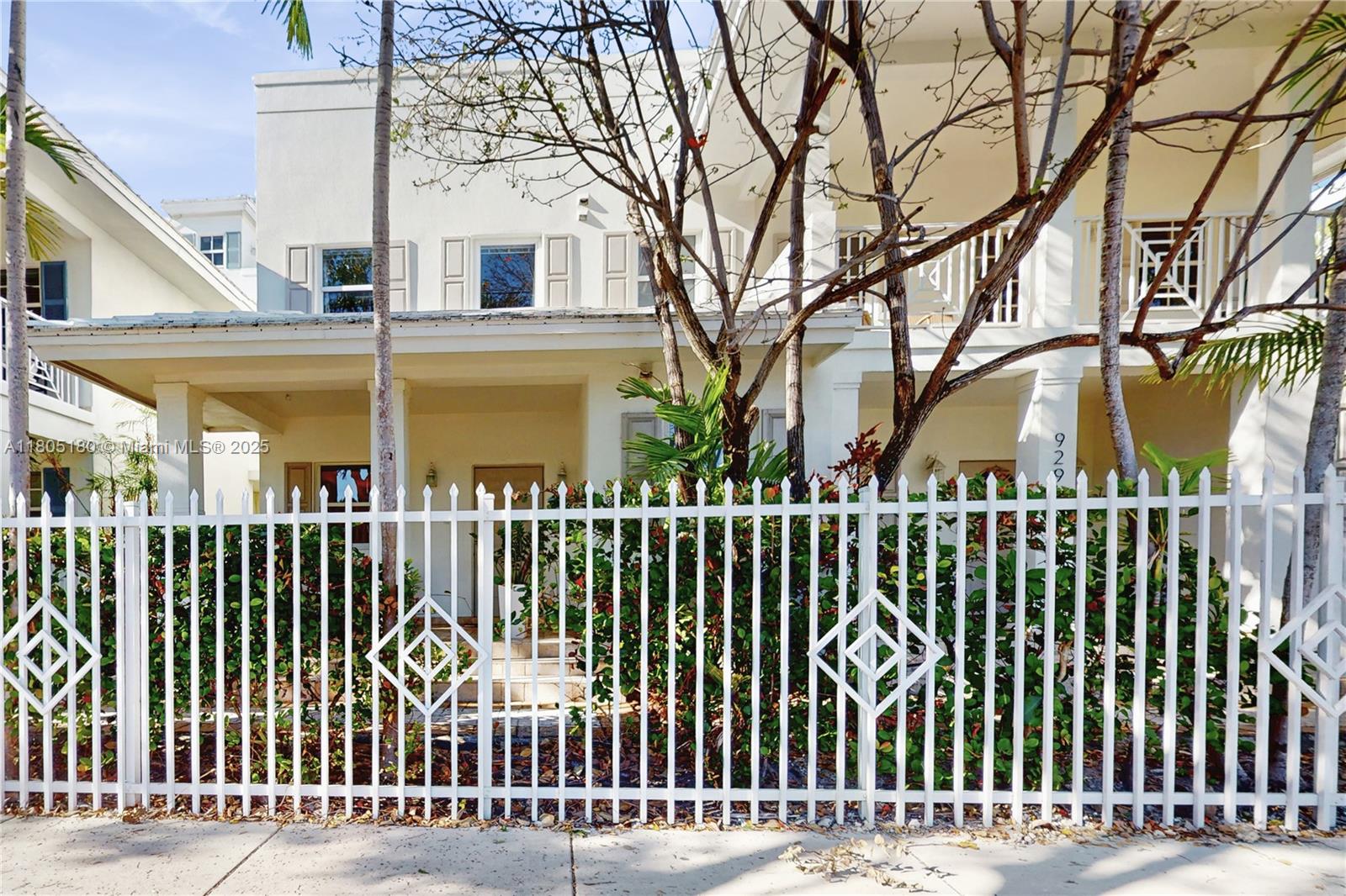 Property for Sale at 931 Sw 11th St H-1, Miami, Broward County, Florida - Bedrooms: 3 
Bathrooms: 4  - $899,999