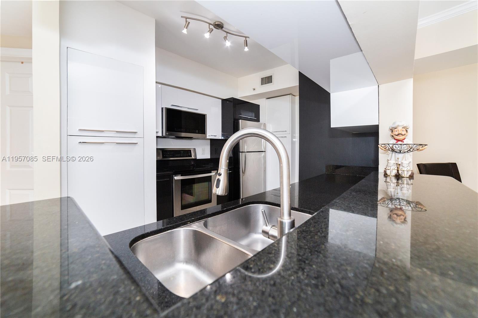 PORTO BELLAGIO CONDO - Residential