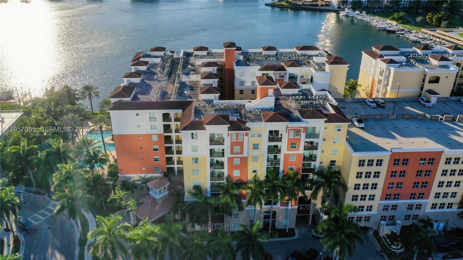 PORTO BELLAGIO CONDO - Residential