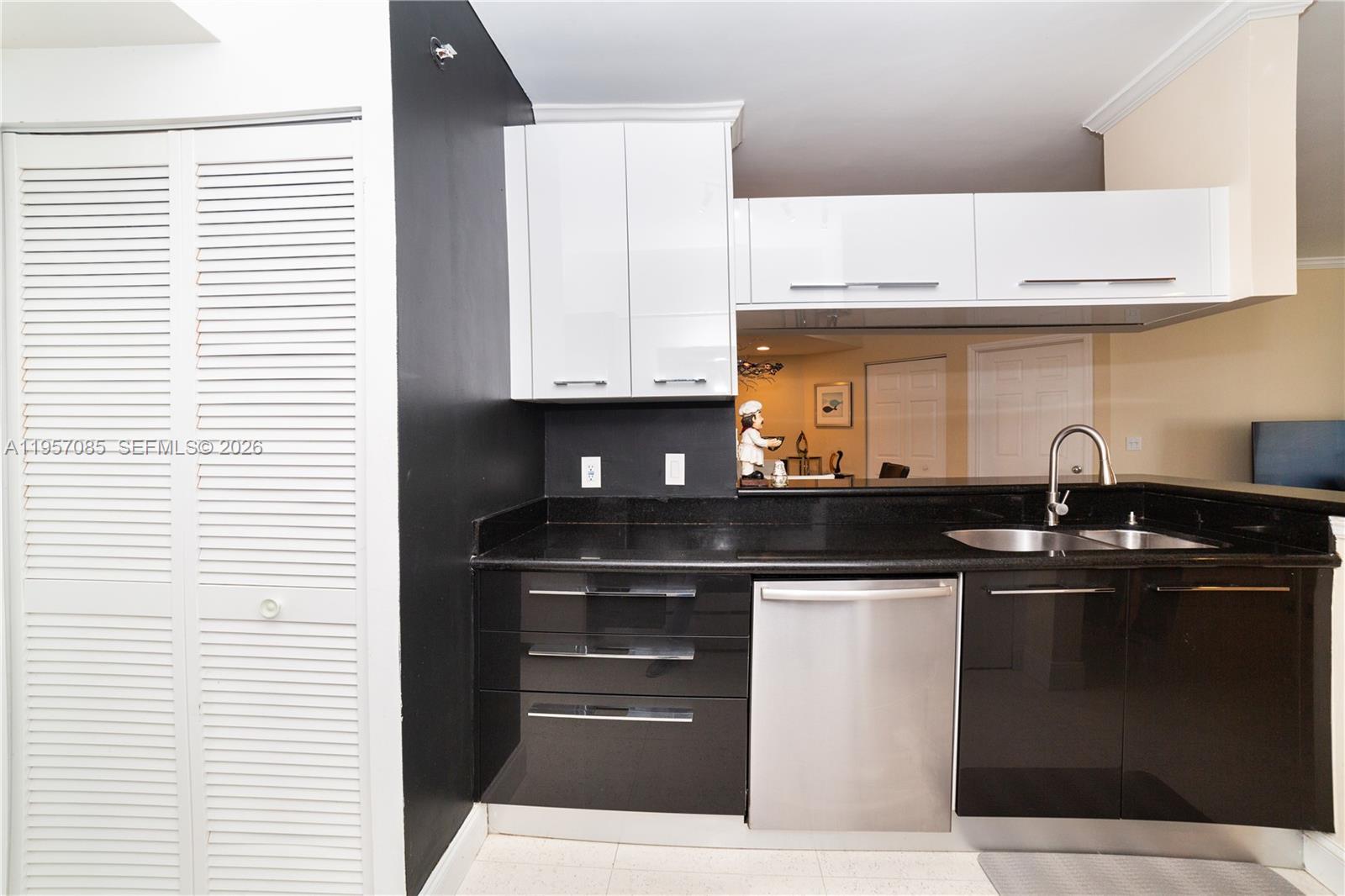 PORTO BELLAGIO CONDO - Residential