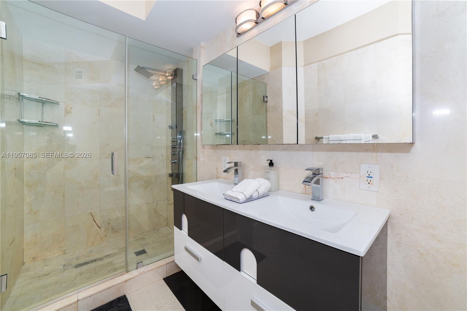 PORTO BELLAGIO CONDO - Residential