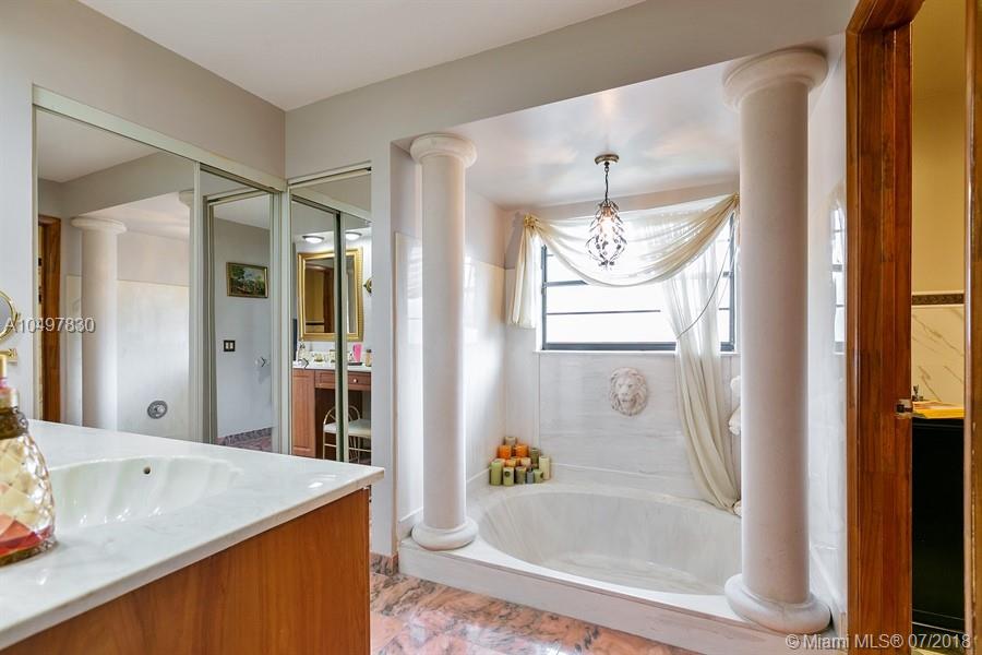 LAKES OF THE MEADOW SEC 4 - Residential