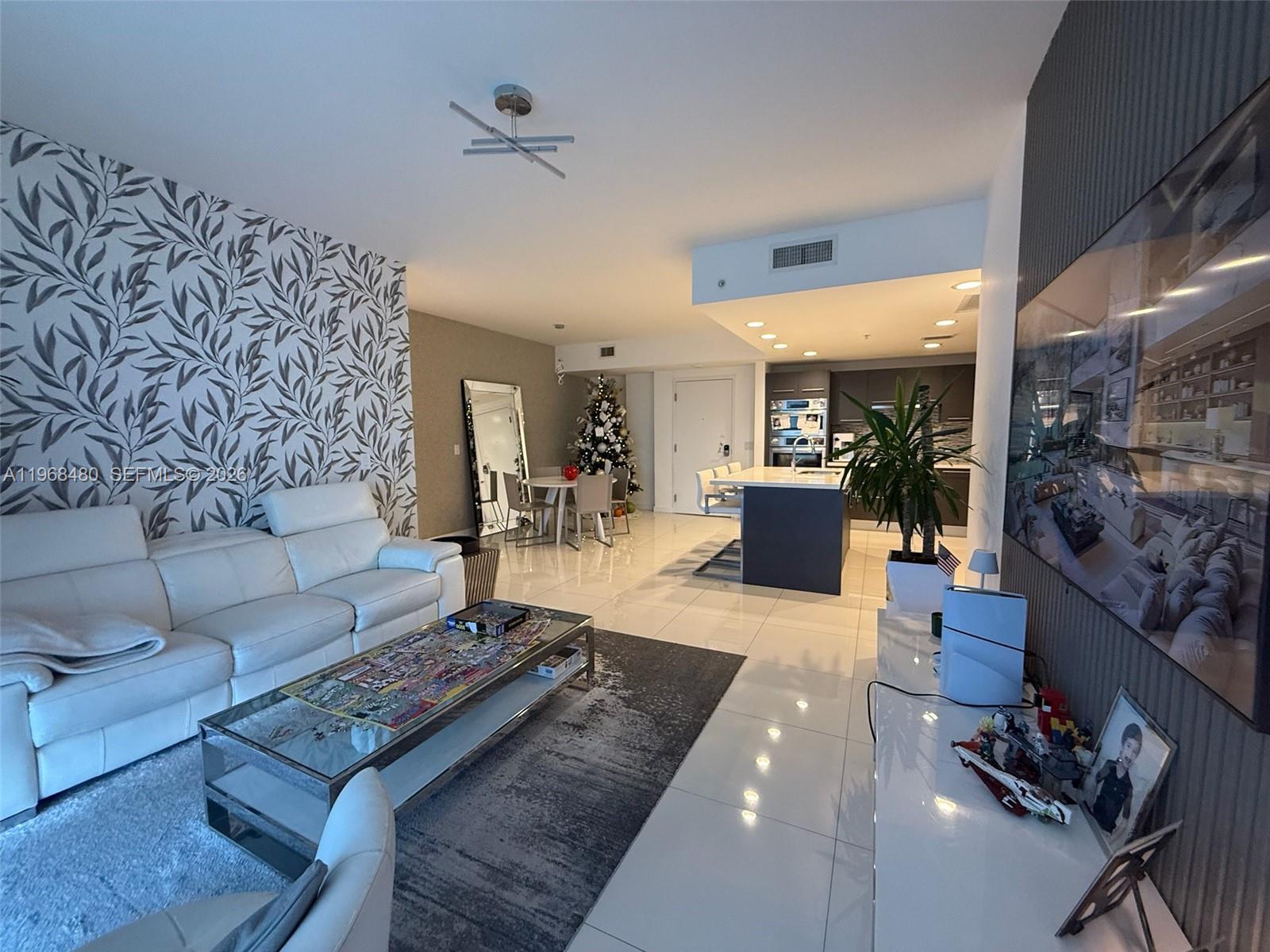 GRAND BAY COMMONS SOUTH - Residential Lease