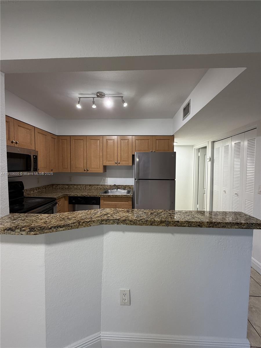 DORAL GARDENS II CONDO - Residential Lease