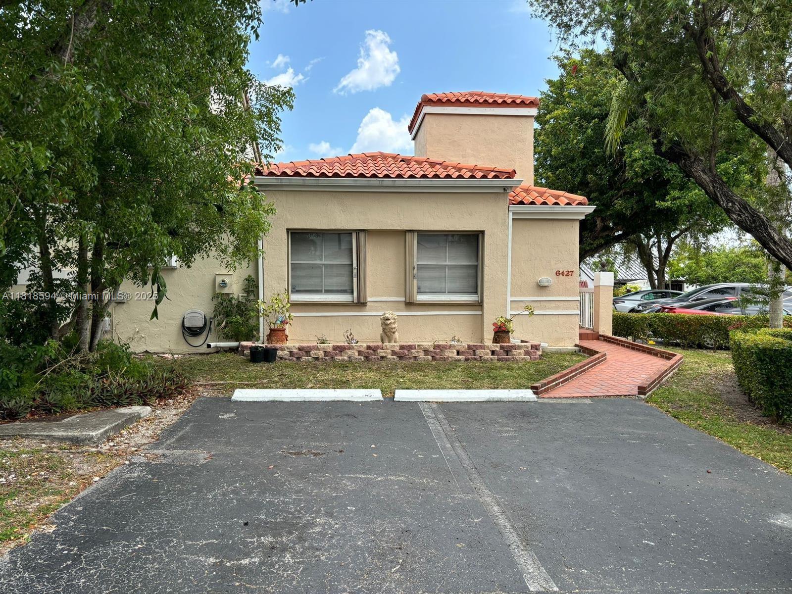 6427 Sw 132nd Ct Cir, Miami, Broward County, Florida - 3 Bedrooms  
2 Bathrooms - 