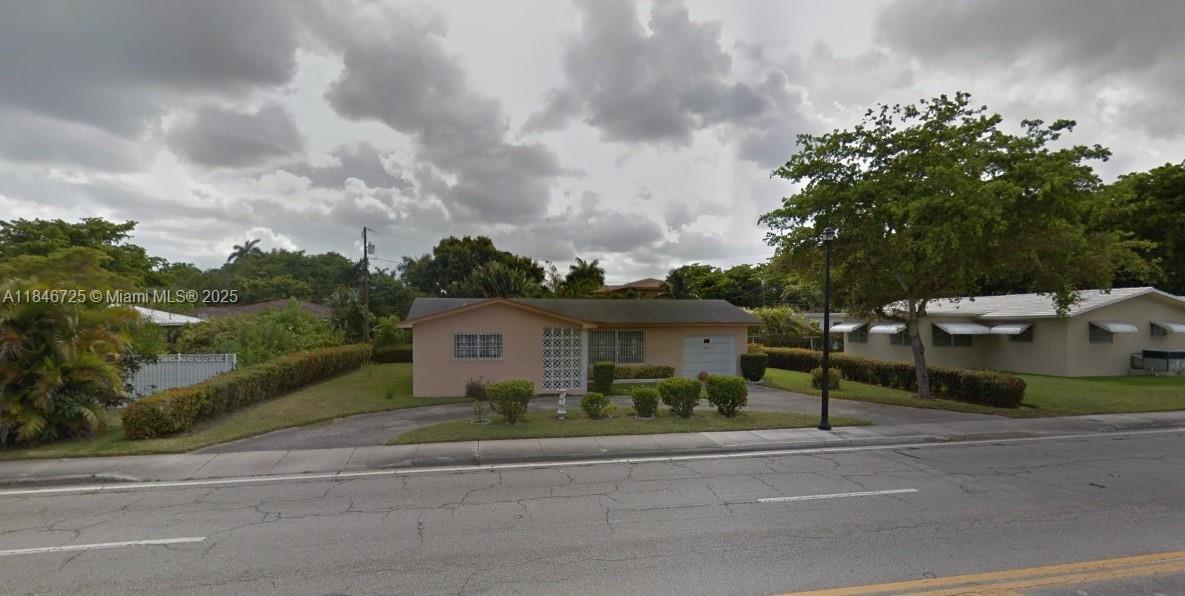 Investor Special in El Portal! 3/2, 1,526 SF home on 8,820 SF lot. Great potential in prime location near Miami Shores, Design District & Wynwood. Carpet & tile floors. Sold AS-IS, WHERE IS. Cash only, 0-day inspection, 30-day or less closing. No assigned contracts. Sale subject to probate court approval. Don’t miss this opportunity!